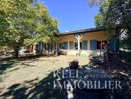 grande maison d’environ 218 m² avec deux espaces habitables  garages et jardin sur plus de