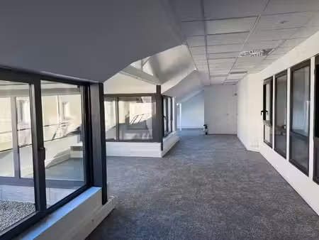 location local professionnel 168m² nantes 44000