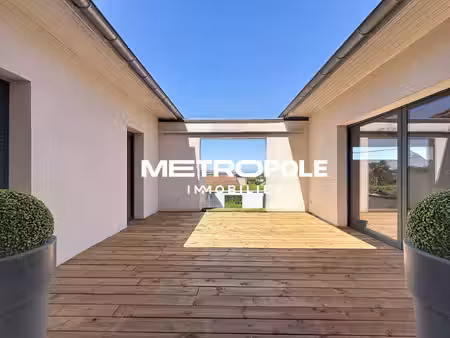 villa contemporaine avec piscine