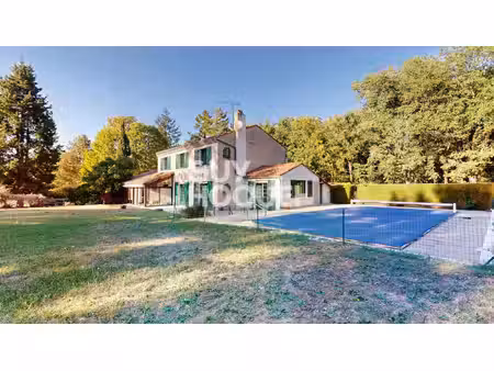 maison de maître 230 m² sur parc de 2 ha à verrières