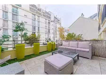 studio en parfait état général avec une terrasse de 18m² !