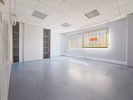 vente locaux professionnels 9 pièces 208 m² à avignon (84000)  195 000 €