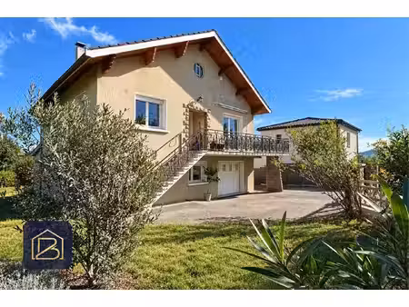 maison individuelle avec dépendances et grand garage