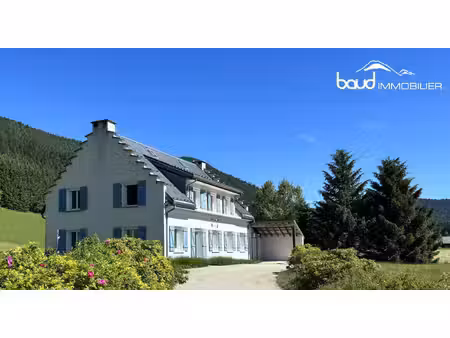 belle et grande maison