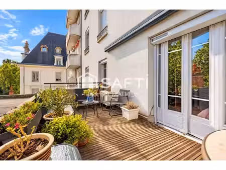 magnifique appartement de 70m² avec terrasse et balcon en excellent état.