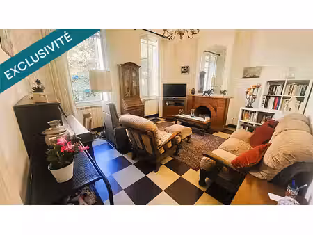 bas de la rue paradis   bel appartement t5 dans immeuble bourgeois