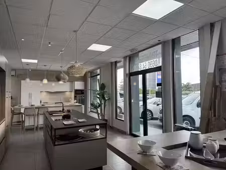 location locaux professionnels 3 pièces 220 m² à baie mahault (97122)  4 942 €