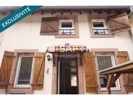 maison mitoyenne avec deux chambres et terrasse privative clôturée.
