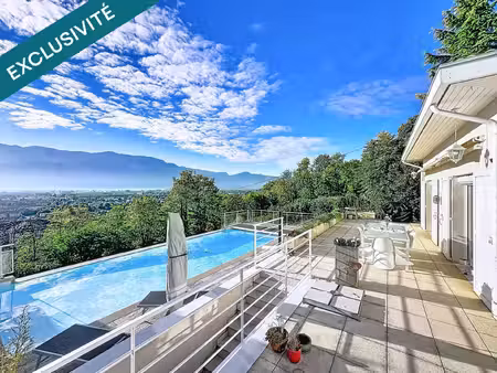 villa de 185 m²  5 chambres  vie de plain-pied  piscine à débordement  vue panoramique 180