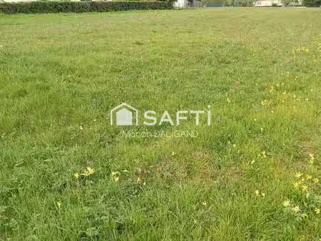 terrain constructible de 1 075 m2