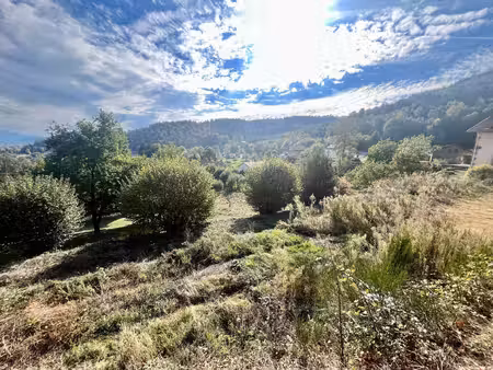 un écrin de verdure avec vue dégagée