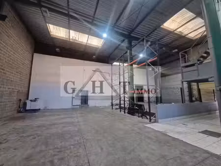 a louer 2000 m² de terrain + 800 m² entrepot bureaux a stains