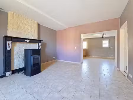 triplex: 2 chambres sans extérieur peb c et électricité conf