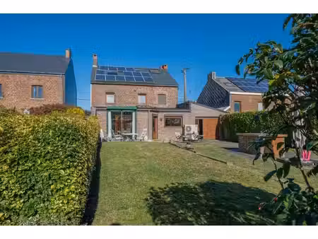 spacieuse maison 5 chambres avec panneaux solaire - landenne
