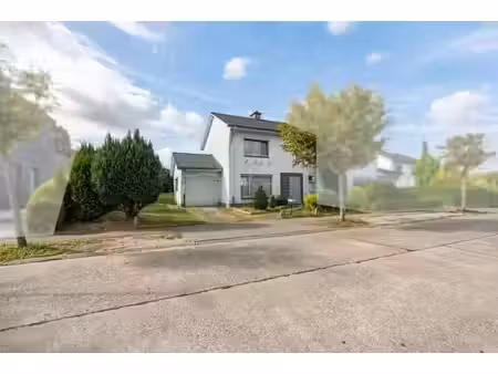 à vendre : maison 3 façades à rénover avec 3 chambres