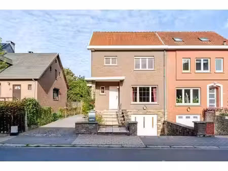 maison semi-mitoyenne avec grand jardin