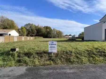 vente terrain à saint-hilaire-le-vouhis (85480) : à vendre / 1562m² saint-hilaire-le-vouhi