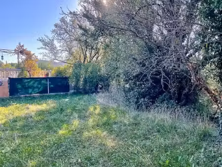 terrain 700 m² la roque d antheron