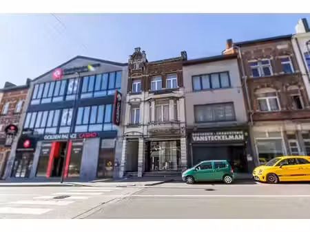 splendide immeuble avec vaste partie commerciale et 3 logeme