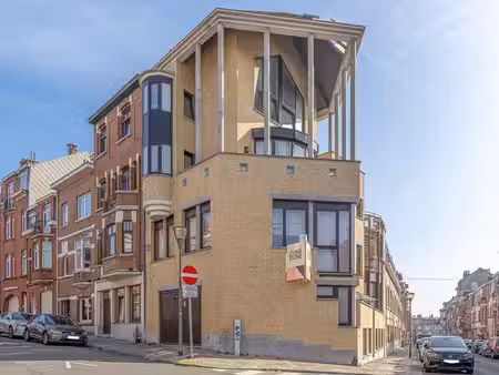 maison très spacieuse avec terrasses et garage à anderlecht