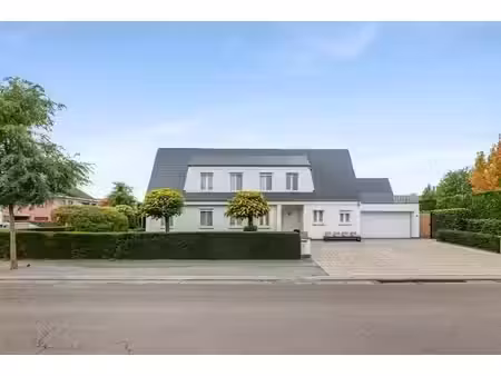 prachtige open bebouwing met 323 m² woonoppervlakte  4 sl...