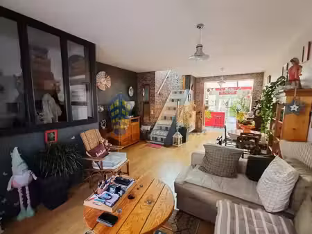 large 1930 lumineuse avec 4 chambres et jardin bien exposé