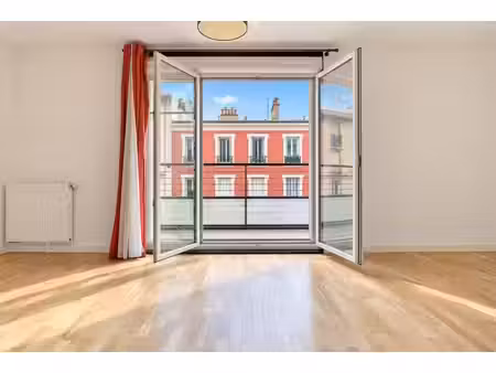 montrouge – superbe studio rénové avec balcon