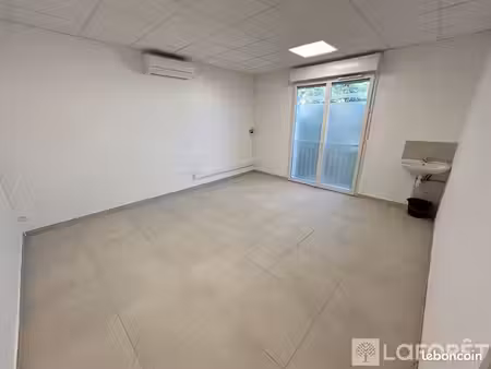 bureaux 14 m² marignane
