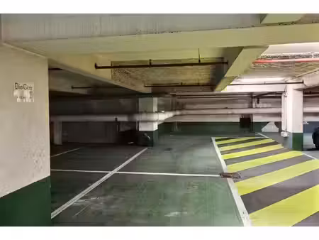 suresnes centre-ville  ensemble de 19 emplacements de stationnement dans un parking sécuri