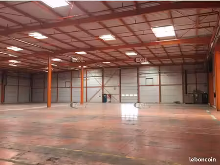 local logistique 14 860 m²