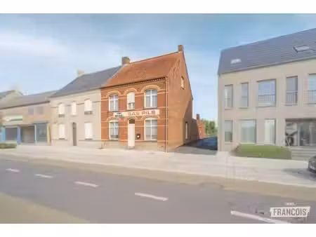 spacieuse maison mitoyenne à rénover à boezinge
