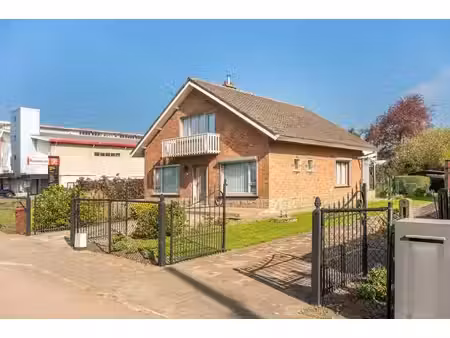 ruime open bebouwing met grote tuin