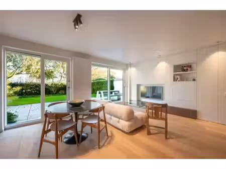 appartement de jardin élégant avec 2 chambres et 2 salles...