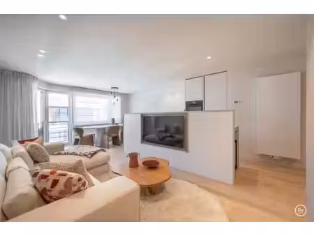 bel appartement rénové de 3 chambres dans un emplacement de