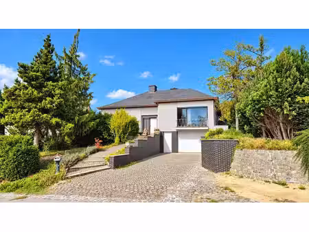 verbazend ruime villa met 4 slaapkamers  grote garage  tu...