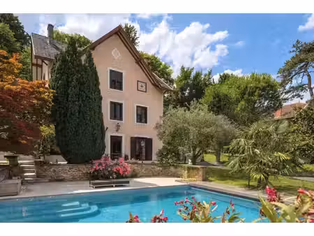 maison de luxe à vendre à collonges-au-mont-d'or