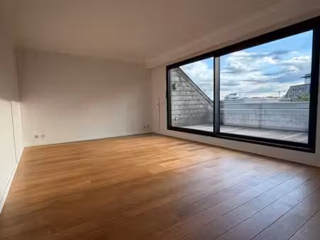 penthouse 2 ch + terrasse sud est + cave + parking