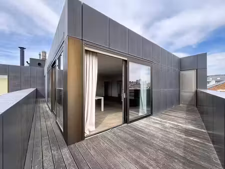 superbe penthouse 2 chambres avec vaste terrasse et parking