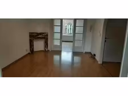 appartement 2 chambres dans rue calme.