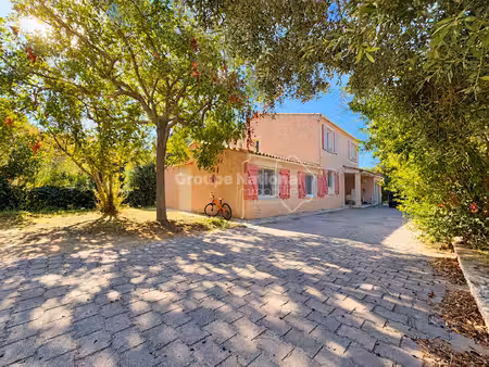 villa individuelle de type 5/6 avec t2 indépendant et annexes