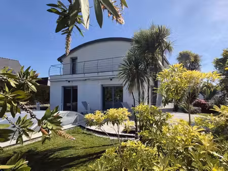 villa d'architecte avec piscine au corniguel