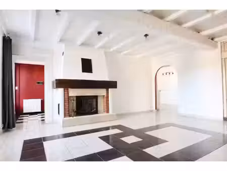 maison charentaise nichée dans un écrin de verdure de 4.000