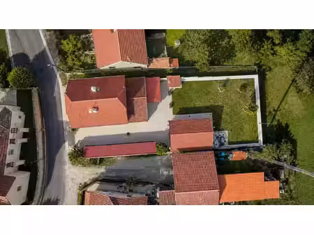 maison de 8 pièces de 200 m² à mercey-sur-saône