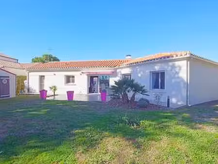 vente maison à sainte-foy (85150) : à vendre / 110m² sainte-foy