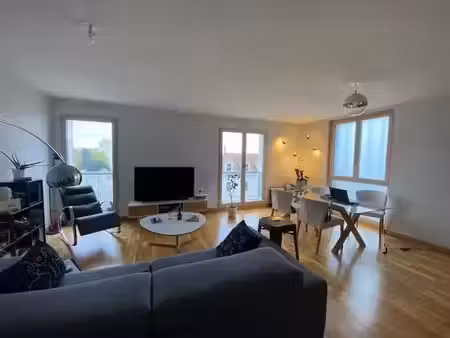 location appartement 3 pièces 77 m² à villeurbanne (69100)