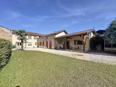 vente propriété 9 pièces 260 m² à vic-en-bigorre (65500)  307 000 €