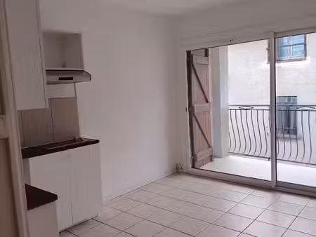 t1 dans le centre du village