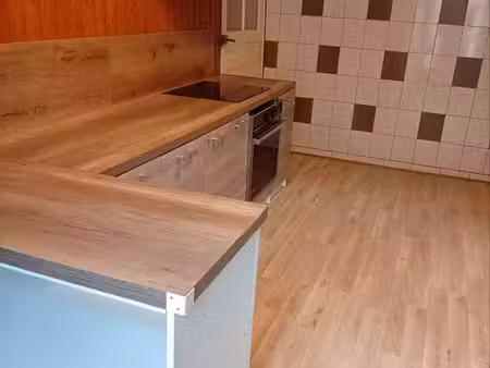 loue appartement 85 m2 plein pied dans maison