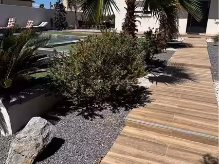 à louer grande chambre avec dressing dans belle villa avec piscine àfrontignan  34 110