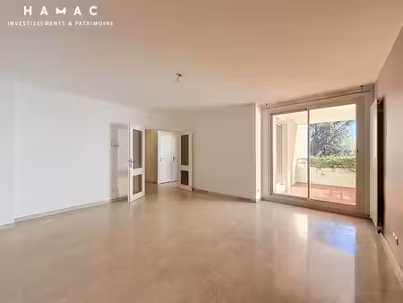 lyon 4 – croix-rousse - t3 de 69 m² avec terrasse  piscine  garage et cave